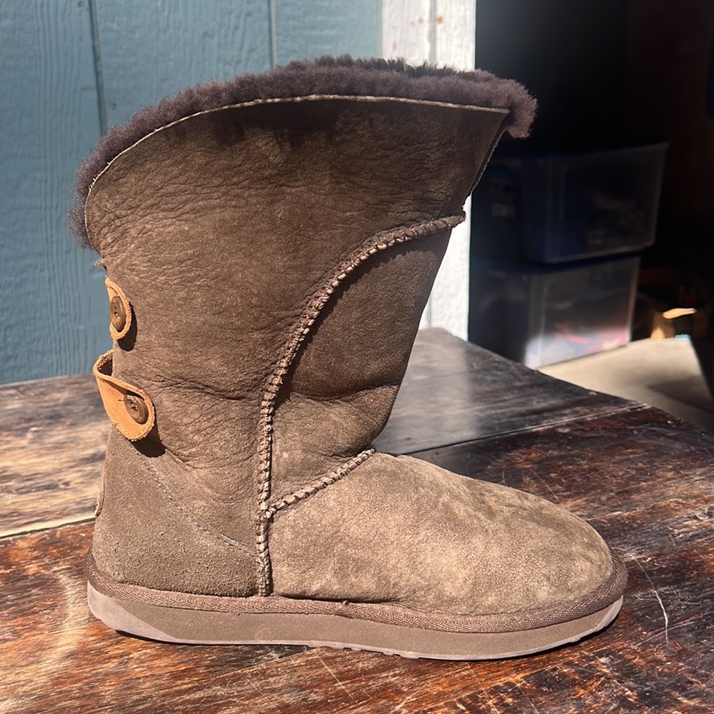 EMU Zoe cozy shearling boots with buckle &button detailing almost new Woman sz 9